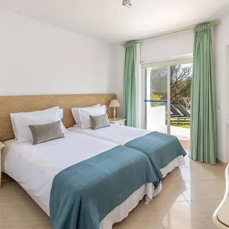 Moradia Olhos De Agua - 3 Quartos - 6 Camas Tatil Evi