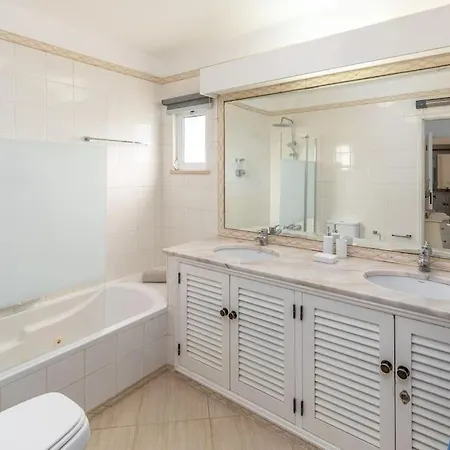 Будинок відпочинку Moradia Olhos De Agua - 3 Quartos - 6 Camas