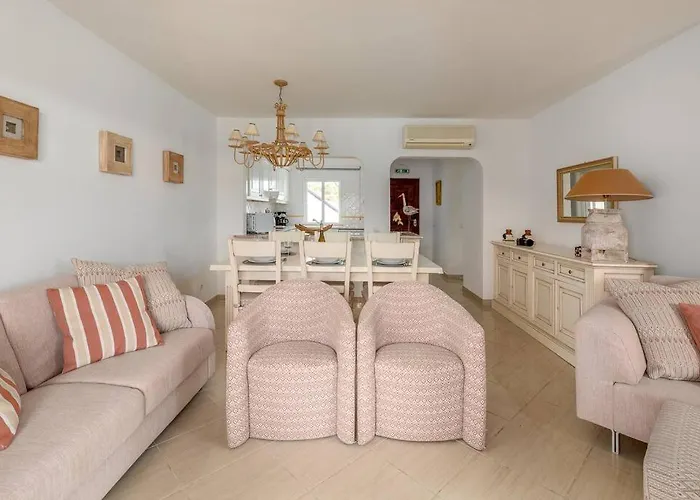 Holiday home Moradia Olhos De Agua - 3 Quartos - 6 Camas