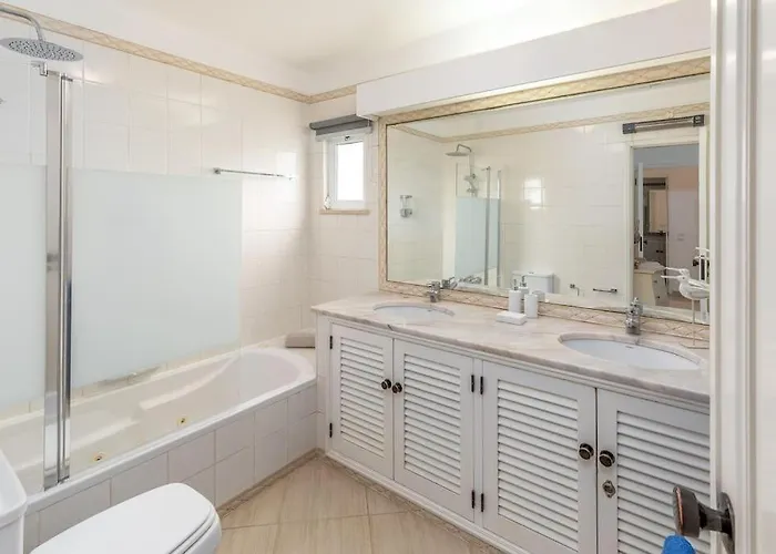 Holiday home Moradia Olhos De Agua - 3 Quartos - 6 Camas