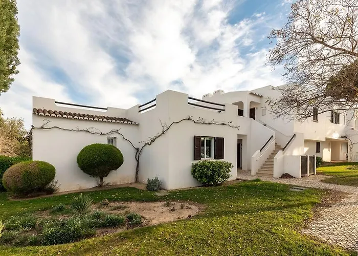 Holiday home Moradia Olhos De Agua - 3 Quartos - 6 Camas